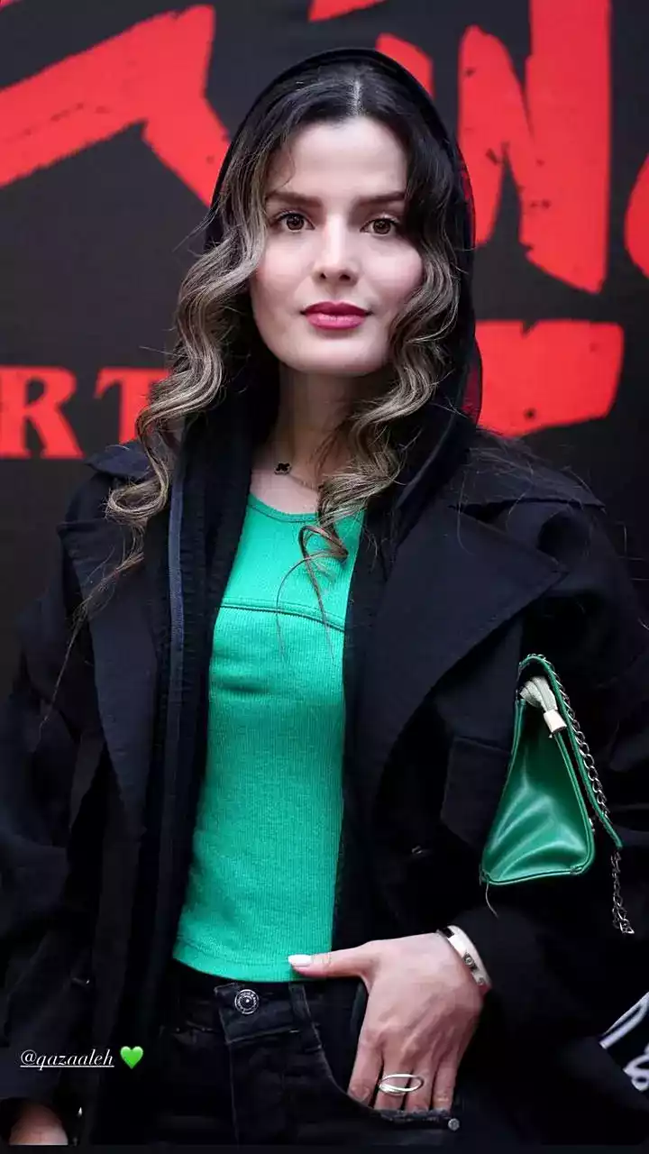 عکس غزاله اکرمی در خارج 